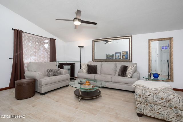 990 W Paria Lane, Tucson, AZ 85704