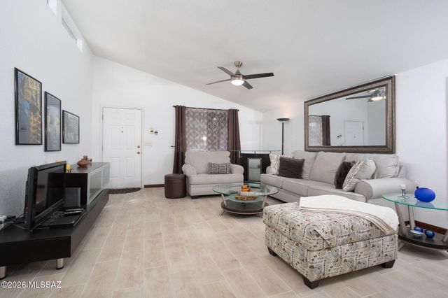 990 W Paria Lane, Tucson, AZ 85704