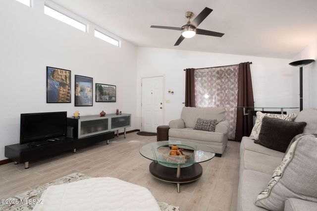 990 W Paria Lane, Tucson, AZ 85704