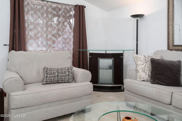 990 W Paria Lane, Tucson, AZ 85704