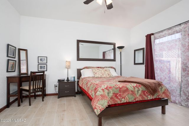 990 W Paria Lane, Tucson, AZ 85704