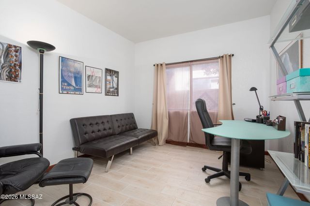 990 W Paria Lane, Tucson, AZ 85704