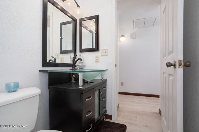 990 W Paria Lane, Tucson, AZ 85704