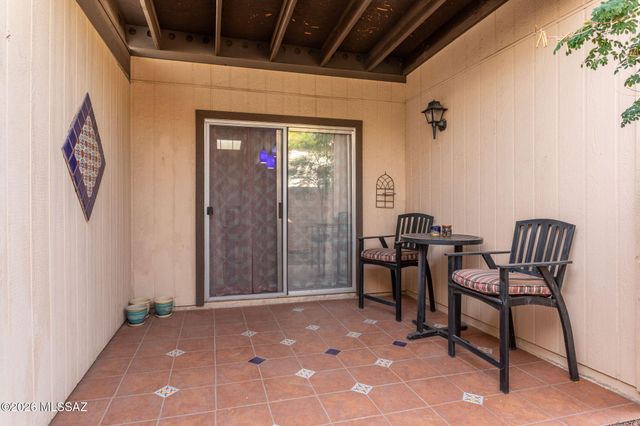 990 W Paria Lane, Tucson, AZ 85704