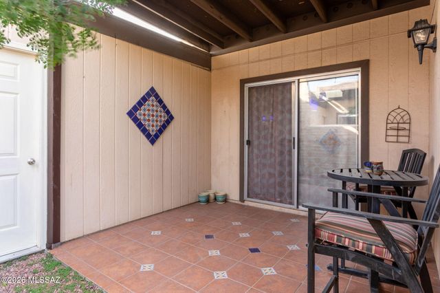 990 W Paria Lane, Tucson, AZ 85704