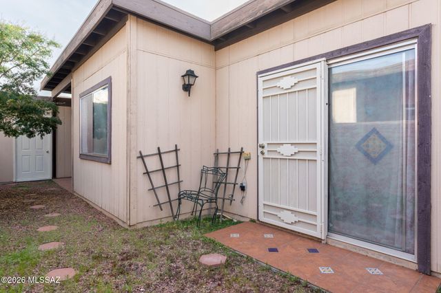 990 W Paria Lane, Tucson, AZ 85704