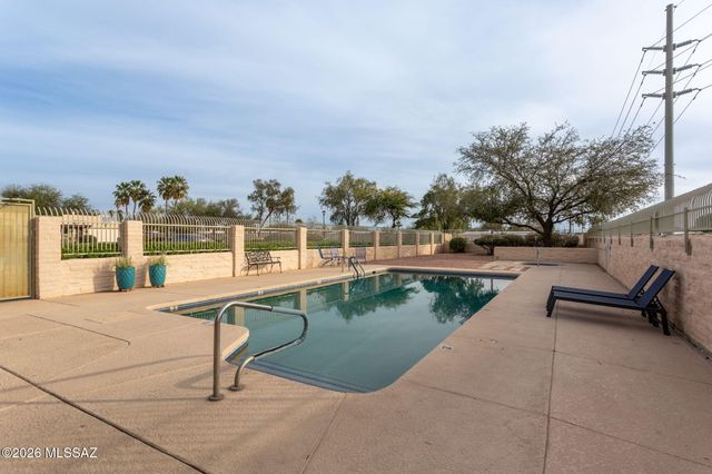 990 W Paria Lane, Tucson, AZ 85704