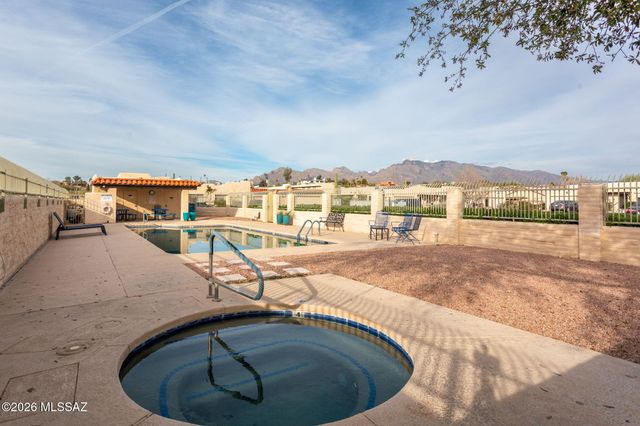 990 W Paria Lane, Tucson, AZ 85704