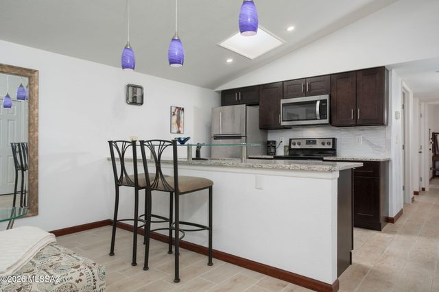 990 W Paria Lane, Tucson, AZ 85704