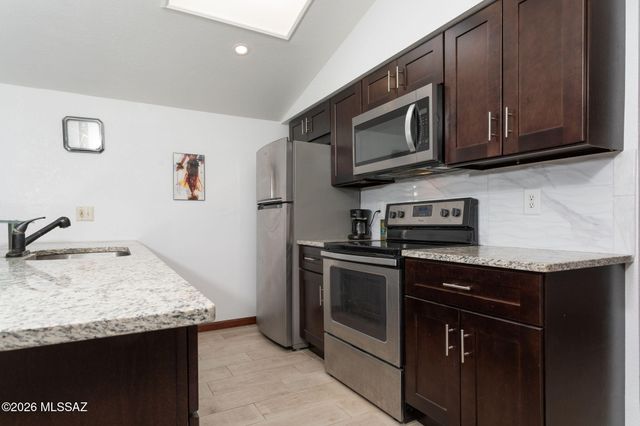 990 W Paria Lane, Tucson, AZ 85704