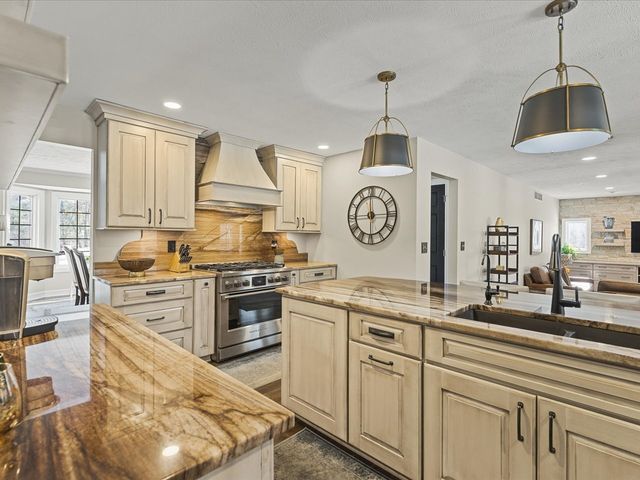 14161 Hickory Rise Court, Roscoe, IL 61073