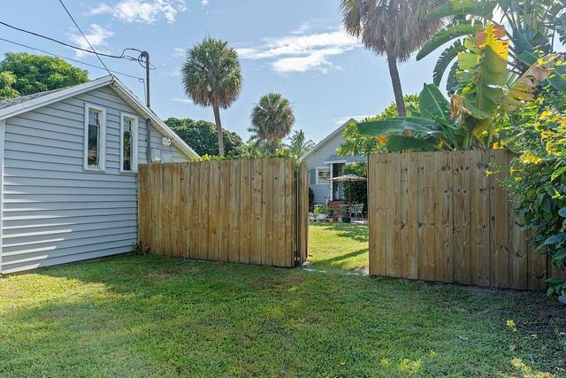 629 N Lakeside Drive, Lake Worth Beach, FL 33460