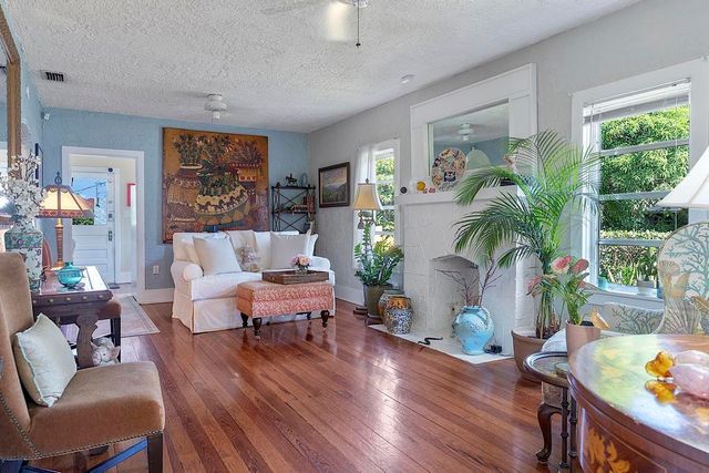 629 N Lakeside Drive, Lake Worth Beach, FL 33460