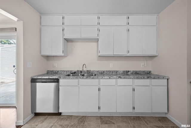 3438 TAYLOR Street, Davenport, IA 52806