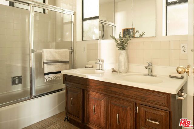 1518 N Stanley Avenue, Los Angeles, CA 90046