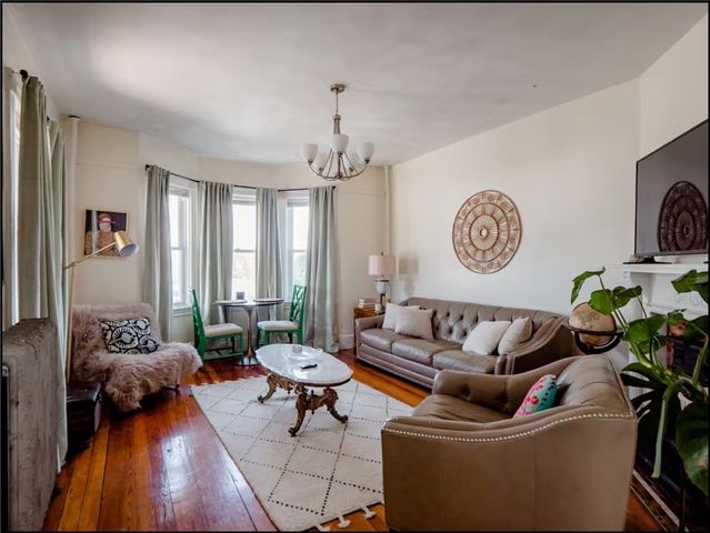 10 Carleton Street, Providence, RI 02908