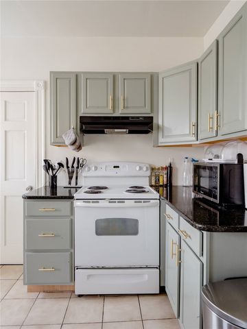 10 Carleton Street, Providence, RI 02908