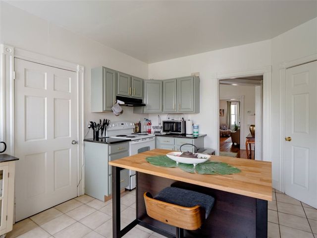 10 Carleton Street, Providence, RI 02908