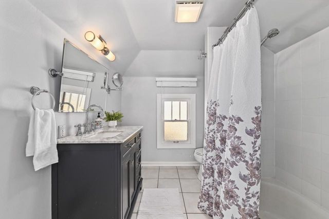 2510 N 66th STREET, Wauwatosa, WI 53213