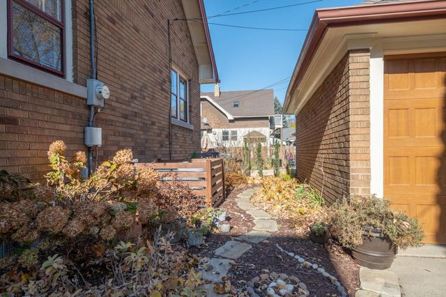 2510 N 66th STREET, Wauwatosa, WI 53213