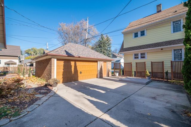 2510 N 66th STREET, Wauwatosa, WI 53213