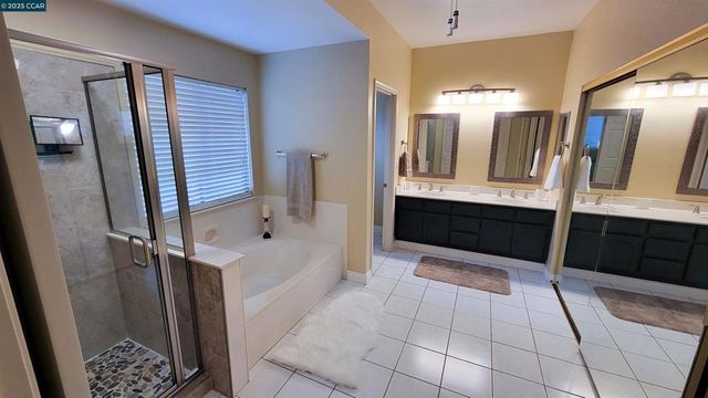 4632 Country Hills Dr, Antioch, CA 94531