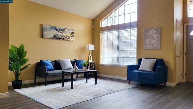 4632 Country Hills Dr, Antioch, CA 94531
