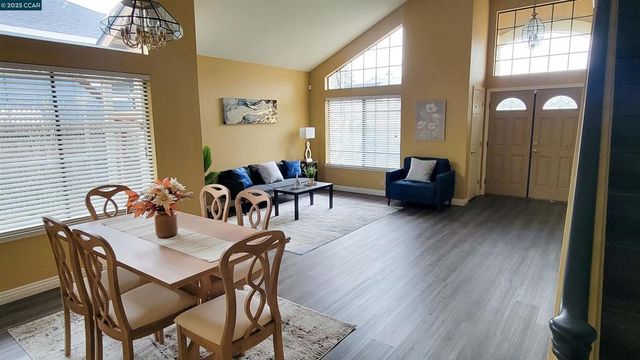 4632 Country Hills Dr, Antioch, CA 94531