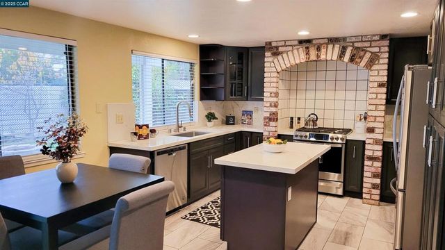 4632 Country Hills Dr, Antioch, CA 94531