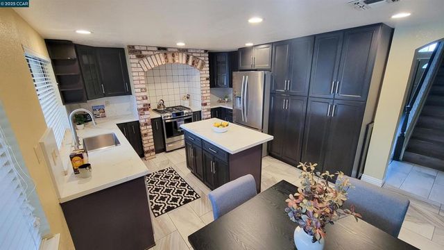 4632 Country Hills Dr, Antioch, CA 94531