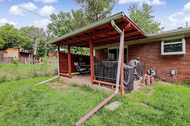 7401 W Galoway Ave, Wichita, KS 67212