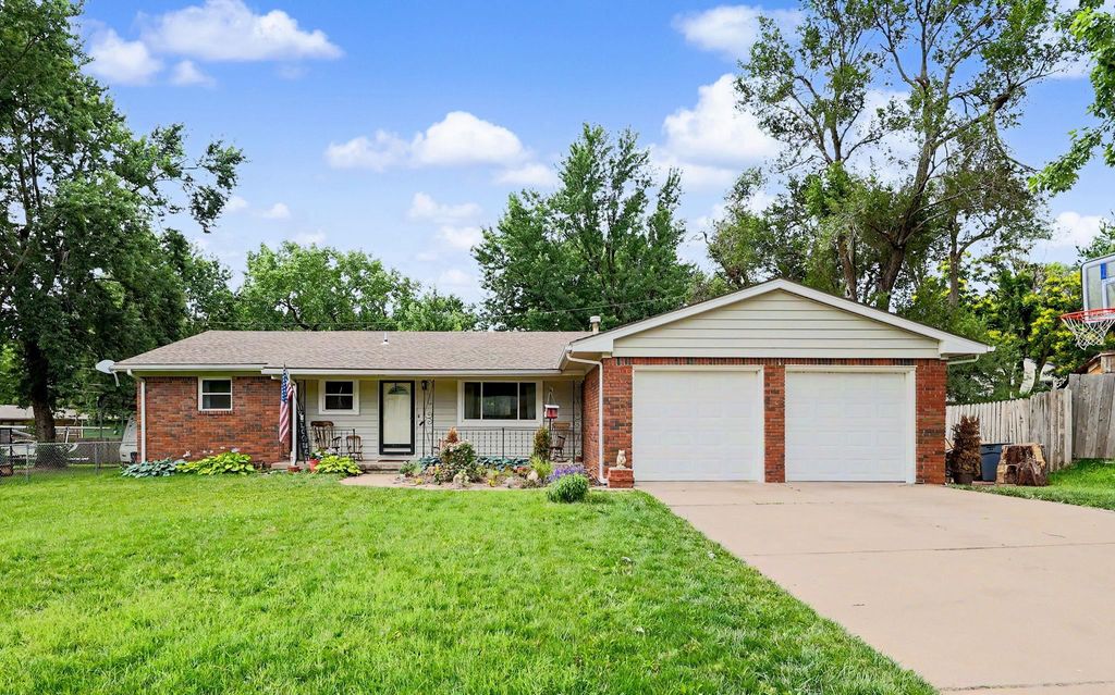 7401 W Galoway Ave, Wichita, KS 67212