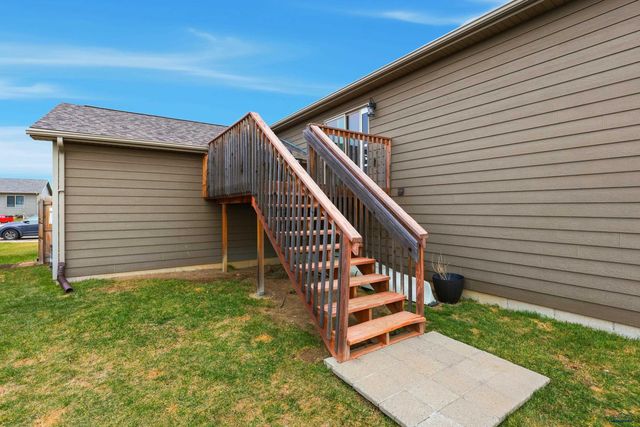 541 PRIDE CT, Box Elder, SD 57719