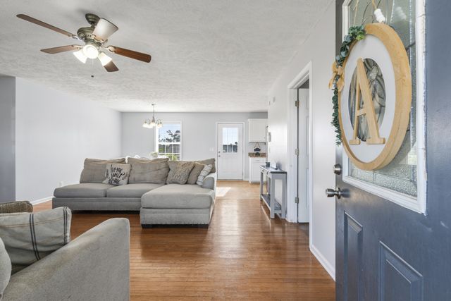 102 Sunrise Ct, Shelbyville, TN 37160