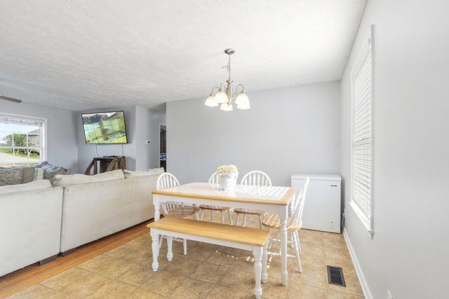 102 Sunrise Ct, Shelbyville, TN 37160
