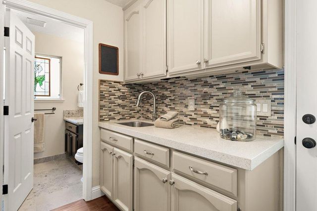 843 Shore Breeze Dr, Sacramento, CA 95831