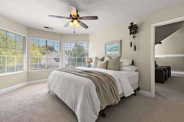 843 Shore Breeze Dr, Sacramento, CA 95831
