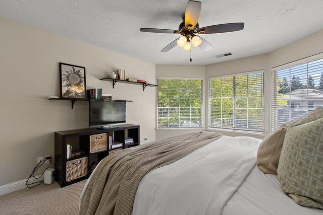 843 Shore Breeze Dr, Sacramento, CA 95831