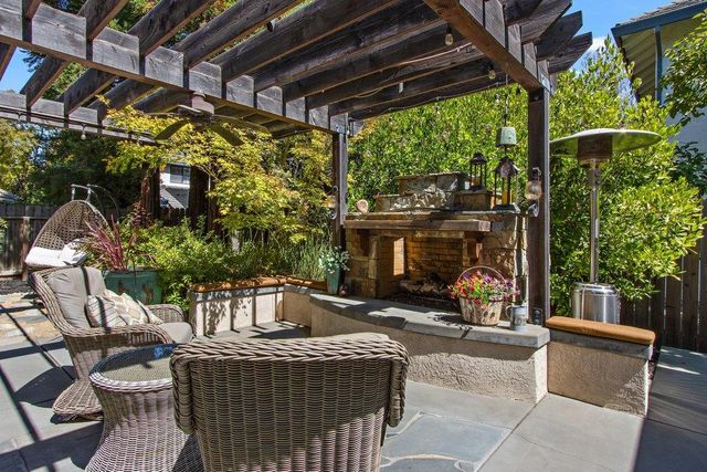 843 Shore Breeze Dr, Sacramento, CA 95831