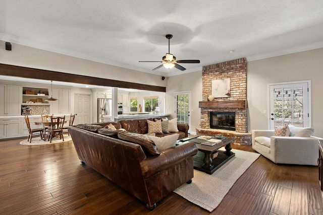 843 Shore Breeze Dr, Sacramento, CA 95831