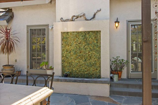 843 Shore Breeze Dr, Sacramento, CA 95831