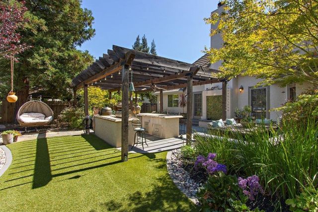 843 Shore Breeze Dr, Sacramento, CA 95831