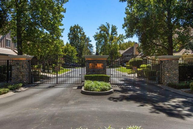 843 Shore Breeze Dr, Sacramento, CA 95831