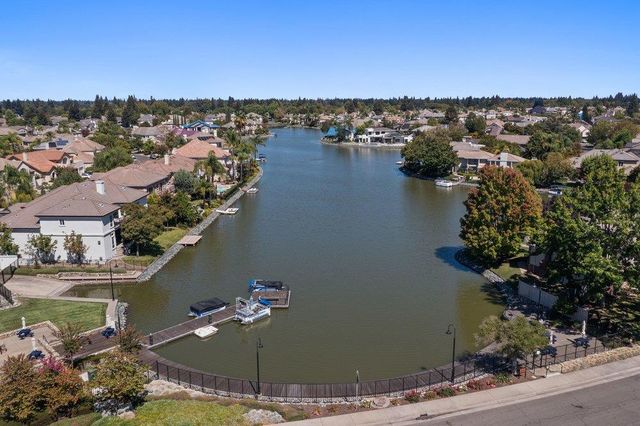 843 Shore Breeze Dr, Sacramento, CA 95831