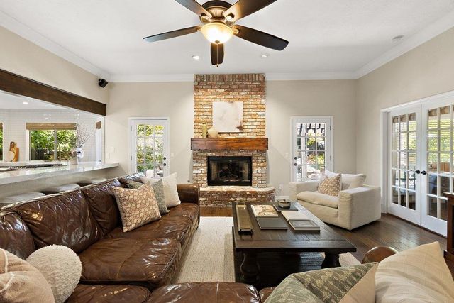 843 Shore Breeze Dr, Sacramento, CA 95831