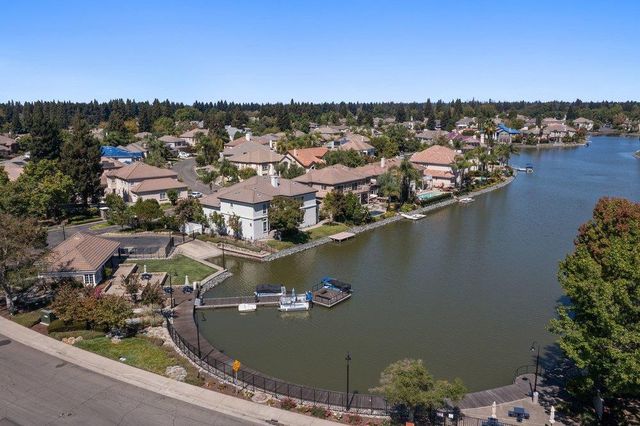 843 Shore Breeze Dr, Sacramento, CA 95831
