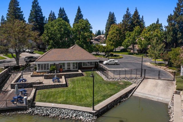 843 Shore Breeze Dr, Sacramento, CA 95831