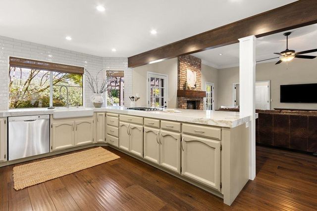 843 Shore Breeze Dr, Sacramento, CA 95831