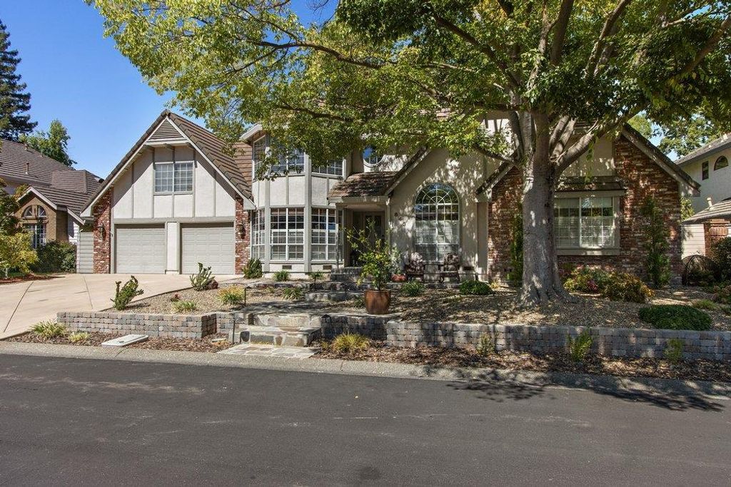 843 Shore Breeze Dr, Sacramento, CA 95831