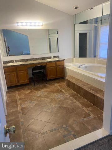 252 SYCAMORE CIR, Upper Holland, PA 19053